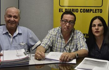 denuncian-tes-gerardo-valiente-y-abel-florentin-del-centro-de-jubilados-y-pensionados-bancarios-con-la-abg-romina-rolon--202019000000-1671713.jpg