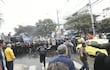 Incidentes frente a la Municipalidad de Asunción durante la protesta de los taxistas.