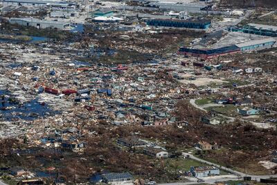 Los primeros equipos de rescate trabajan en las zonas devastadas por el huracán Dorian en las Bahamas.