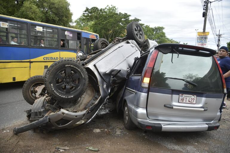 Accidente frente al Asunción Golf Club.