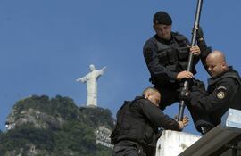 el-batallon-de-operaciones-policiales-especiales-bope-fue-el-encargado-de-pacificar-tres-favelas-a-los-pies-del-cristo-corcovado-en-rio-de-janeiro--213357000000-545814.jpg