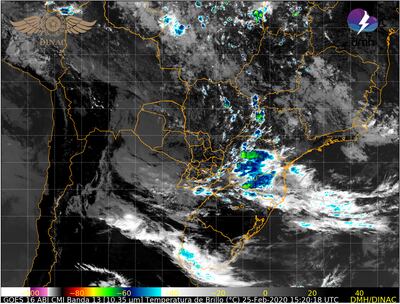 Imagen satelital que muestra la formación de tormentas que van avanzando hacia el este y sur del país.