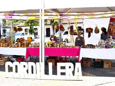 Artesanos y emprendedores formaron parte de la muestra denominada  Fiesta Creativa.