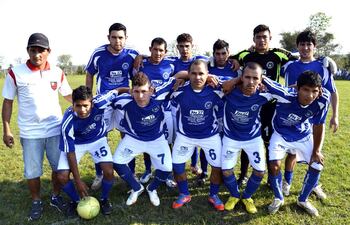 integrantes-del-equipo-del-atletico-independiente-club-que-definira-el-campeonato-de-la-liga-mbuyapeyense-de-futbol-ante-el-sportivo-mbuyapey-el-pr-194742000000-1124566.jpg