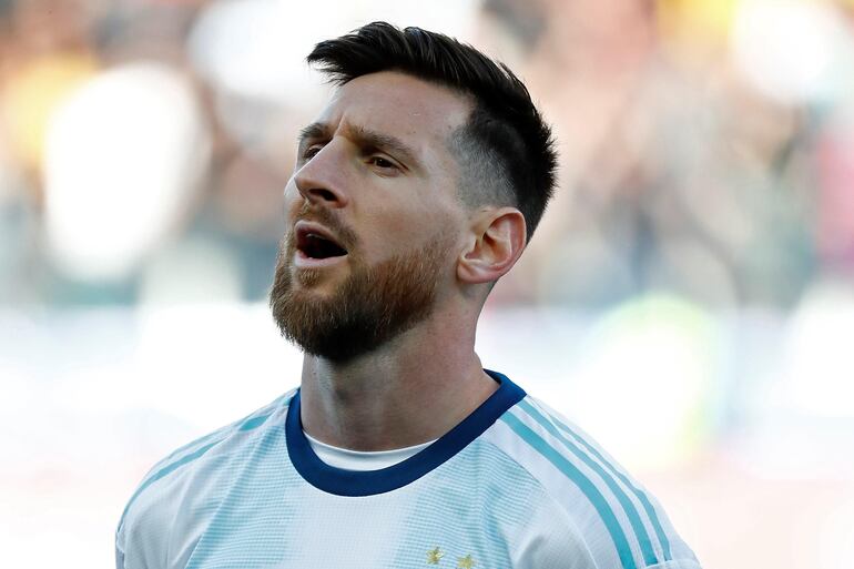 El 10 argentino no se calló y disparó contra todos.