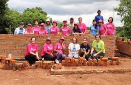 tres-mujeres-solteras-son-ahora-las-felices-beneficiadas-con-una-vivienda-basica-por-habitat--213320000000-1438999.jpg
