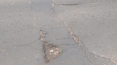 Uno de los tantos baches "antiguos".