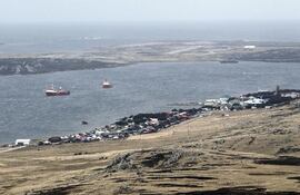 vista-del-estrecho-que-separa-las-dos-principales-islas-britanicas-de-las-malvinas-territorio-reclamado-por-la-argentina-hay-3-000-malvinenses-alli--195548000000-508506.jpg