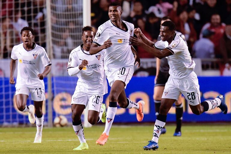 La Liga de Quito venció 3-1 a Olimpia en Ecuador.