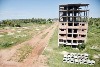 Con cuentagotas se  construye la infraestructura en el futuro complejo habitacional. Comenzó a mediados de setiembre de 2019.