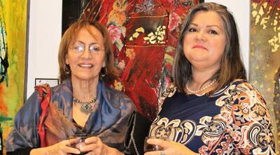 Alicia Perito y Marta Uhl, durante el cóctel de inauguración del espacio “Hagamos que el arte suceda“, en el Shopping Mariscal.