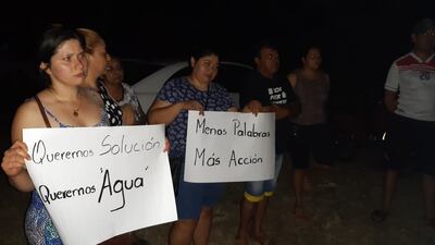 Cansado de estar sin servicio de agua potable en Carapeguá, pobladores se manifestaron.