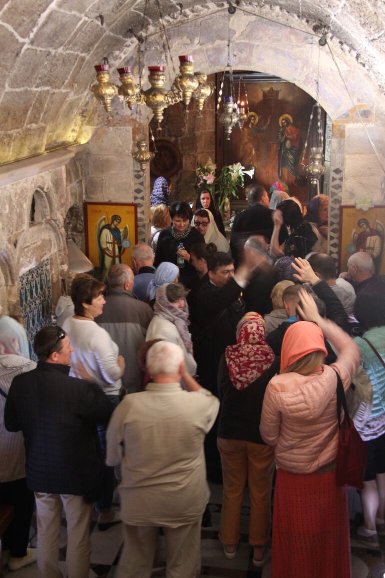 ARCHIVO - Millones de personas en todas partes. Los turistas se agolpan en una de las iglesias de Nazareth. Foto: Manuel Meyer/dpa-tmn - Sólo para uso por previo acuerdo contractual