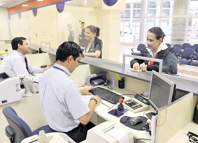 Clientes denuncian aplicación de fuertes multas a cheques diferidos que no pudieron ser procesados.