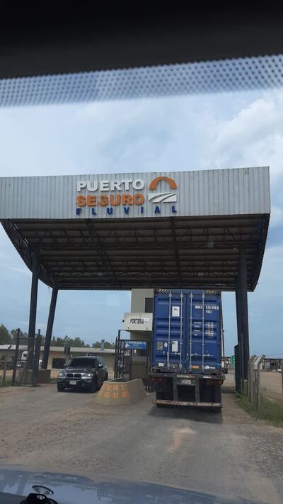 Incautación de mercaderías provenientes de Uruguay en Puerto Seguro, Villeta.