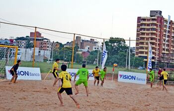 la-universidad-nacional-de-itapua-organiza-torneo-de-futbol-playa-200335000000-1041632.jpg