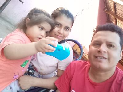 Luana viaja esta tarde con sus padres rumbo a China .