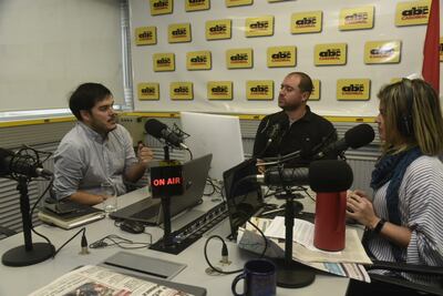 Dr. Guillermo Sequera, (izq), en los estudios de ABC Color este sábado.