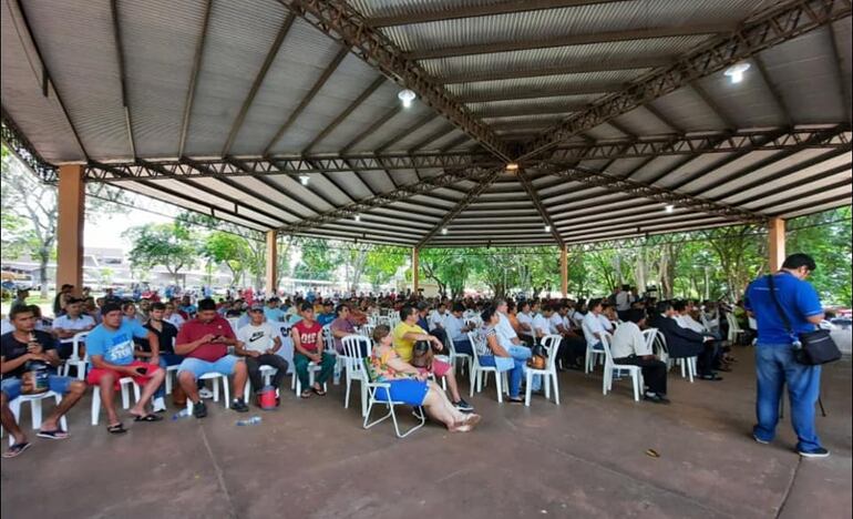 Autoridades gubernamentales y municipales participaron de una audiencia pública donde los propios representantes electos justificaron la actividad ilegal del contrabando.