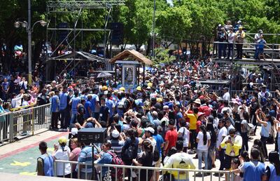 La imagen de la Virgen Peregrina de Coronel Oviedo encabezó la llegada de la  delegación del Este al mediodía de ayer.