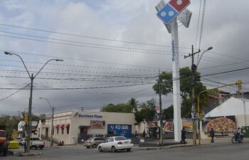 en-la-esquina-de-sacramento-y-santisima-trinidad-funciona-la-pizzeria-dominos-la-casa-anteriormente-pertenecia-al-doctor-francia-y-era-una-construcc-204132000000-1139479.jpg