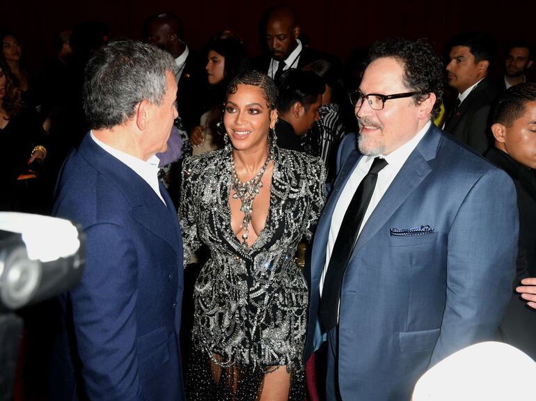 Beyoncé y Jon Favreau, director de la película.