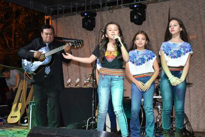 Con una peña inició la Expo Ayolas.