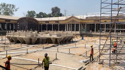 Mientras las autoridades egipcias hacen esfuerzos por recuperar piezas arqueológicas que han salido del país, varios operarios trabajan en las instalaciones del Palacio de Mohamed Ali Pasha, en El Cairo. El palacio residencial del creador del Egipto moderno volverá a recibir visitas en 2020, 7 años después de que sus puertas cerraran al público por el deterioro que sufría.