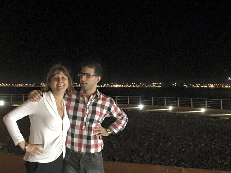 La profesora Elizabeth Vinader y Harold Colmán Vinader, formadores de la danza.