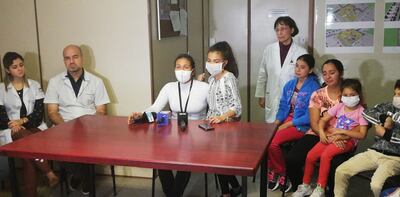 Conferencia de prensa en que solicitaron padrinos para niños de escasos recursos que requieren cirugías urgentes.