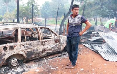 Un “sintecho” observa lo que quedó tras el  desalojo realizado el 6 de marzo de este año.