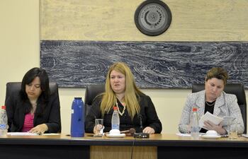 las-miembros-del-tribunal-de-sentencia-lourdes-sanabria-elsa-garcia-y-eva-de-witte-la-primera-y-la-ultima-fueron-recusadas--205330000000-1085088.jpg