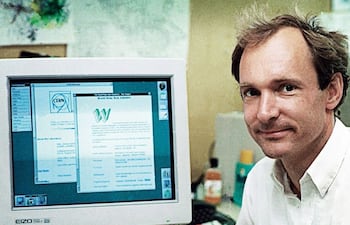 el-profesor-ingles-tim-berners-lee-que-fue-el-encargado-de-establecer-por-primera-vez-una-comunicacion-entre-un-cliente-y-un-servidor-usando-el-proto-201037000000-1415572.jpg