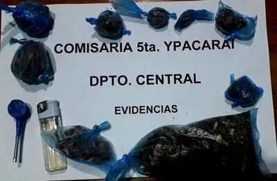 Denuncian que comercializaba droga a estudiantes.