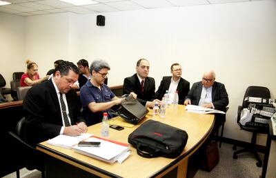 El acusado Camilo Soares (2° de la izq.) asiste en la segunda jornada del juicio oral y público.