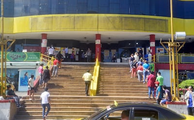 Beneficiarios recurren a los súper, en Asunción, pero en interior, a despensas.