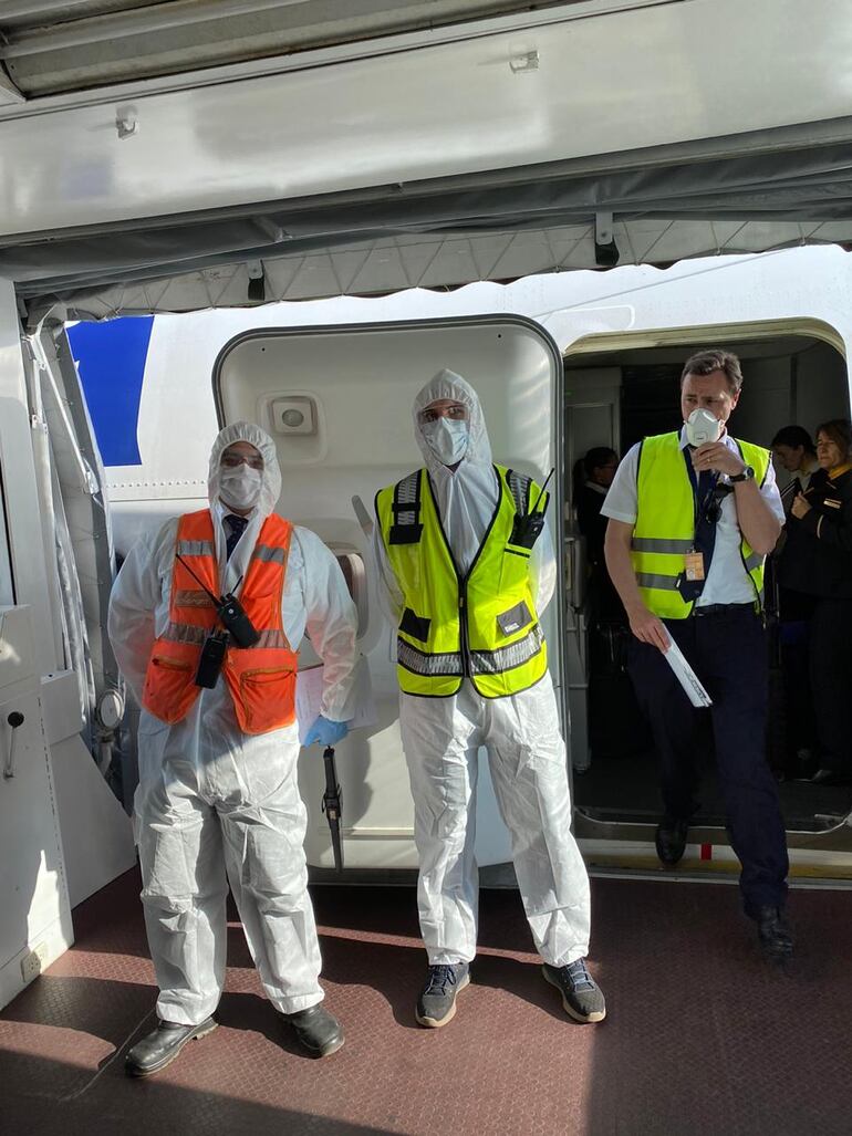 La tripulación está lista para trasladar de regreso a casa a los europeos que se encontraban circunstancialmente en Paraguay y no pudieron volver al viejo continente debido a la cancelación de la mayoría de los vuelos. 