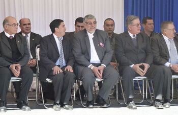 lopez-perito-i-el-intendente-ignacio-rotela-lugo-y-el-ministro-perez-bordon-ayer-durante-un-acto-en-itape--213222000000-403521.jpg