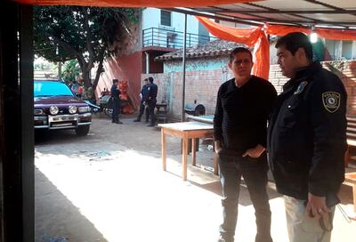 Investigadores de la Policía recogieron varias evidencias de la escena del crimen.