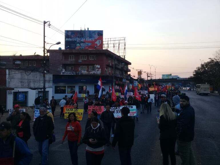 Larga marcha contra el Ejecutivo llega hasta Asunción