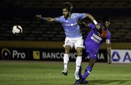 luis-totin-amarilla-es-noticia-en-el-futbol-ecuatoriano--215418000000-1832795.jpg