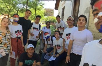 Jóvenes de Presidente Hayes reparten planflejos contra el Clan Núñez