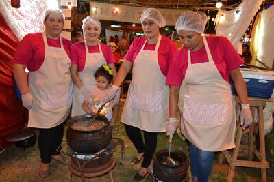 Algunos de los puestos, además de ofrecer el batiburrill, también agregan al menú la chastaca.
