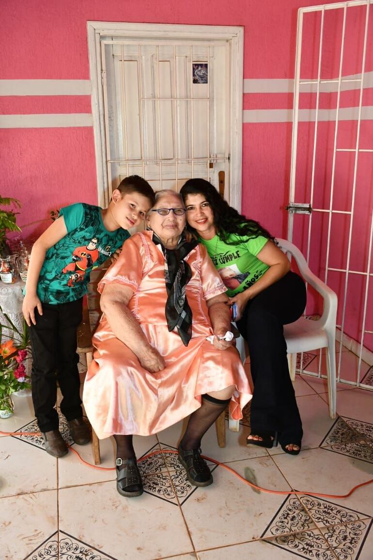 A sus 85 años, doña Genara siente preocupación por las condiciones climáticas y la deforestación, que afectará aún más a futuras generaciones.