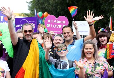 La parada del orgullo en Belfast, Irlanda del Norte. Lesbian, Gay, Bisexual and Transgender (LGBT) community and supporters as they take part in the Belfast Pride Parade 2019 in Belfast, Northern Ireland on August 3, 2019. - Northern Ireland's LGBT community take to the streets of Belfast in Pride celebrations buoyed by the promise that same-sex marriage rights will soon be extended to the province. (Photo by Paul Faith / AFP)