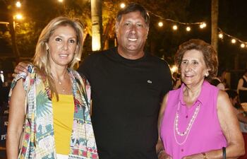 monica-miranda-alejandro-guggiari-y-mamilin-guggiari--210338000000-1800419.jpg