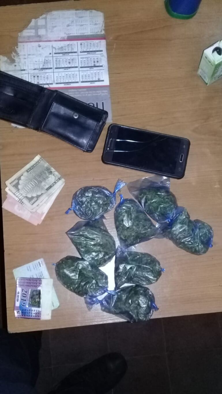 Evidencias incautadas por la policía.