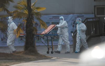 Organismos internacionales elevan la alerta por el contagio masivo del misterioso virus mortal que se expande por países del Asia.