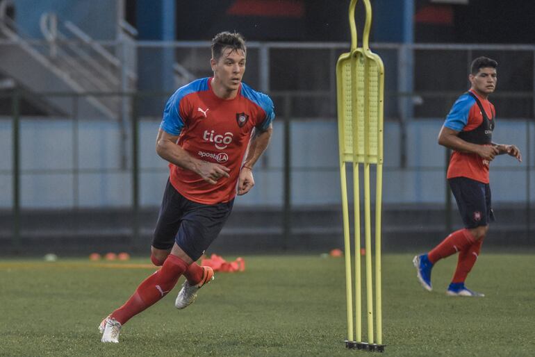 Diego Churín en el entrenamiento de Cerro Porteño.