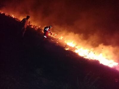 El incendio de Pastizal en la zona de Cerro Pinto de Carapeguá.
